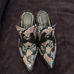 Gianni Bini Black and Cream Women's Shoes